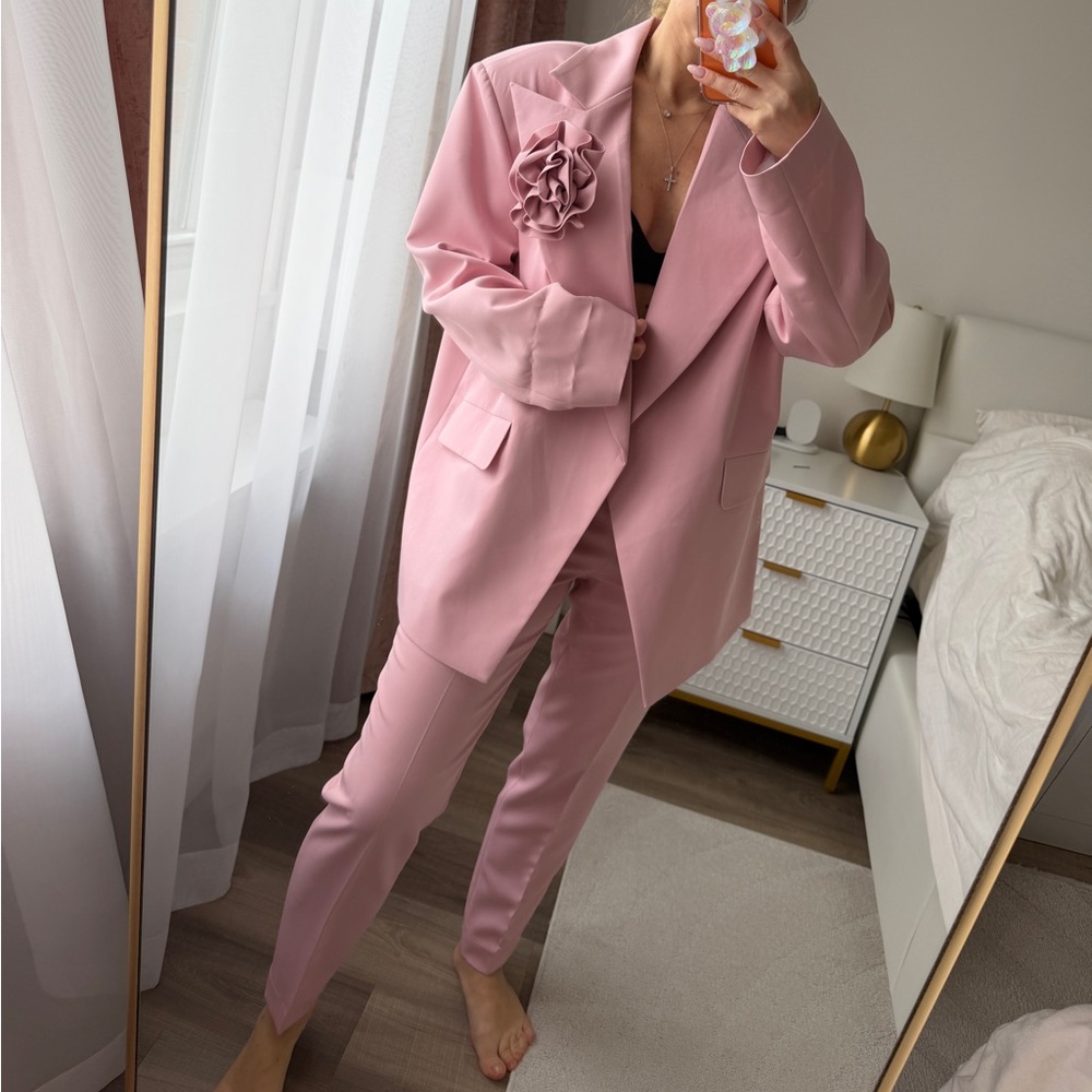 Elegant Pink Women's Suit Set